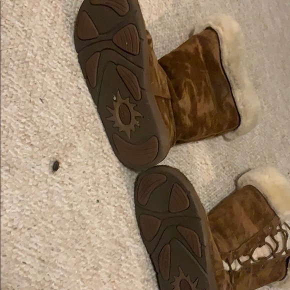 Lace Up Knee High Tan Ugg Boots (Good Shape) - Picture 2 of 4